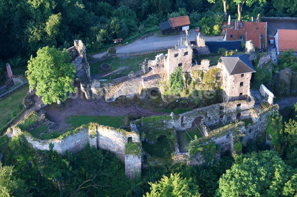 Luftbild Neustadt/Harz - Ruine und Mauerreste der ehemaligen Burganlage der Veste Burgruine Hohnstein an der Burgstraße in Neustadt/Harz im Bundesland Thüringen, Deutschland