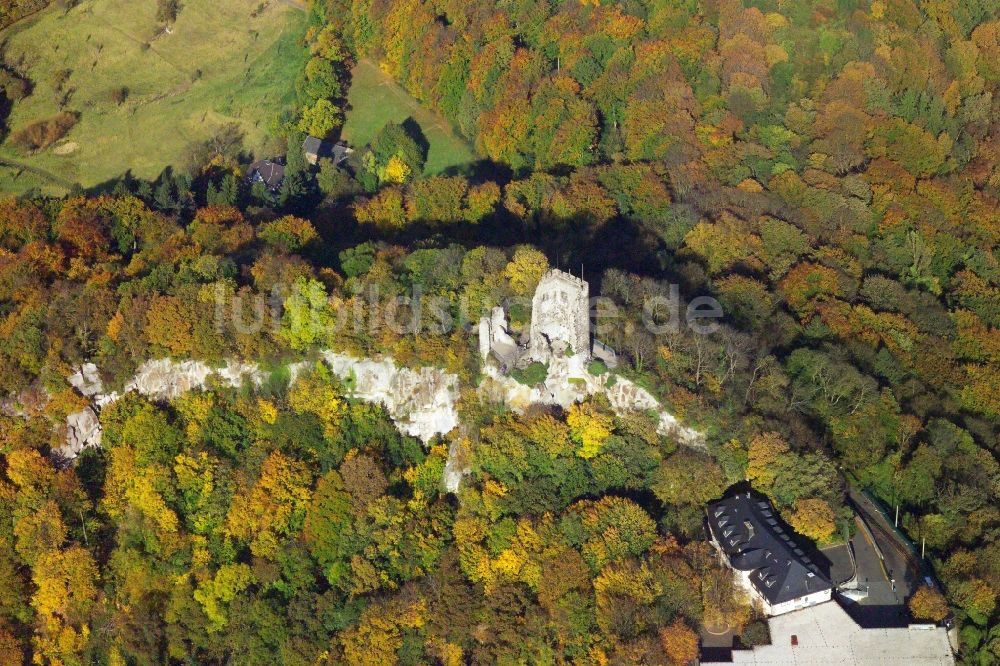 Luftaufnahme Königswinter - Ruine und Mauerreste der ehemaligen Burganlage der Veste Drachenfels in Königswinter im Bundesland Nordrhein-Westfalen, Deutschland