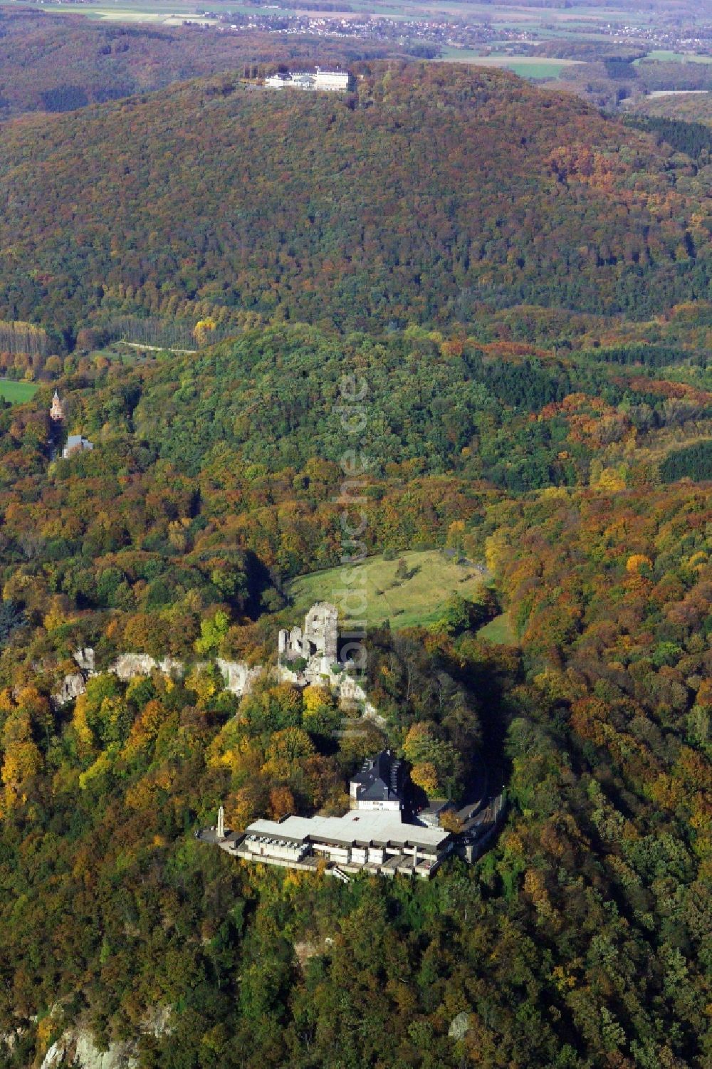 Luftbild Königswinter - Ruine und Mauerreste der ehemaligen Burganlage der Veste Drachenfels in Königswinter im Bundesland Nordrhein-Westfalen, Deutschland