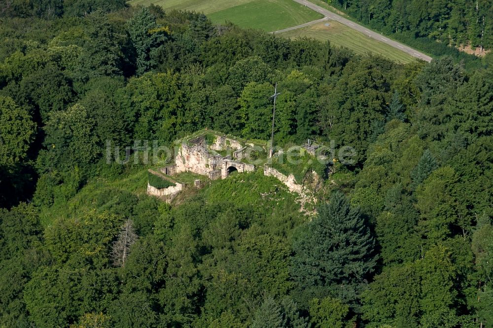 Luftaufnahme Herbolzheim - Ruine und Mauerreste der ehemaligen Burganlage der Veste Kirnburg Bleichheim in Herbolzheim im Bundesland Baden-Württemberg, Deutschland