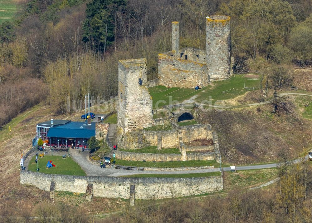 Luftbild Volkmarsen - Ruine und Mauerreste der ehemaligen Burganlage der Veste Kugelsburg in Volkmarsen im Bundesland Hessen, Deutschland