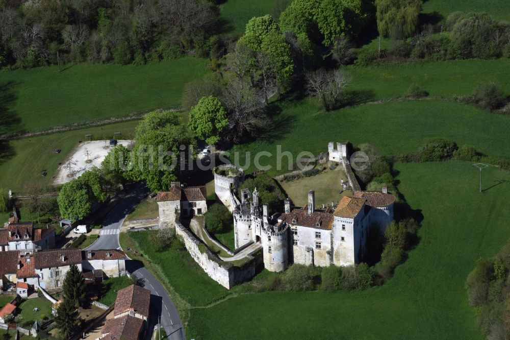 Mareuil von oben - Ruine und Mauerreste der ehemaligen Burganlage der Veste in Mareuil in Aquitaine Limousin Poitou-Charentes, Frankreich