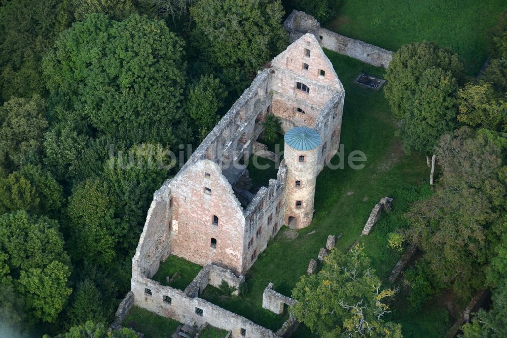 Luftbild Gemünden - Ruine und Mauerreste der ehemaligen Burganlage der Veste Ruine Schönrain in Gemünden im Bundesland Bayern