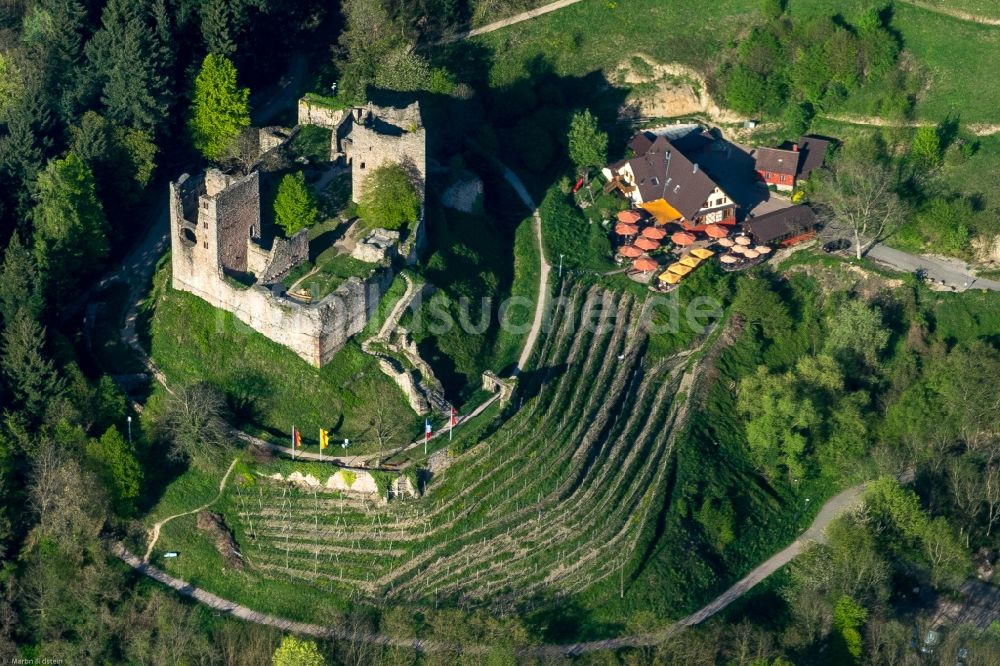 Oberkirch aus der Vogelperspektive: Ruine und Mauerreste der ehemaligen Burganlage der Veste Schauenburg im Ortsteil Bottenau in Oberkirch im Bundesland Baden-Württemberg