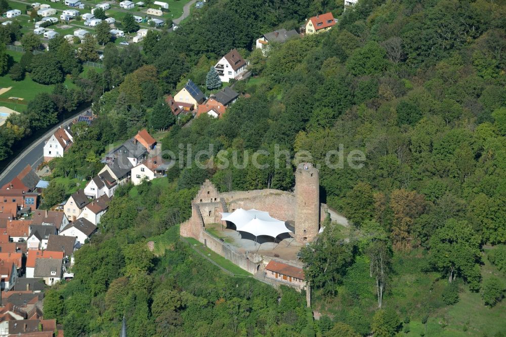 Luftbild Gemünden - Ruine und Mauerreste der ehemaligen Burganlage der Veste Scherenburg in Gemünden im Bundesland Bayern