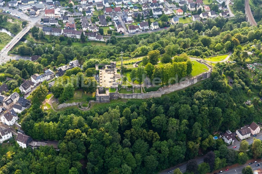 Luftaufnahme Arnsberg - Ruine und Mauerreste der ehemaligen Burganlage der Veste Schloss Arnsberg in Arnsberg im Bundesland Nordrhein-Westfalen