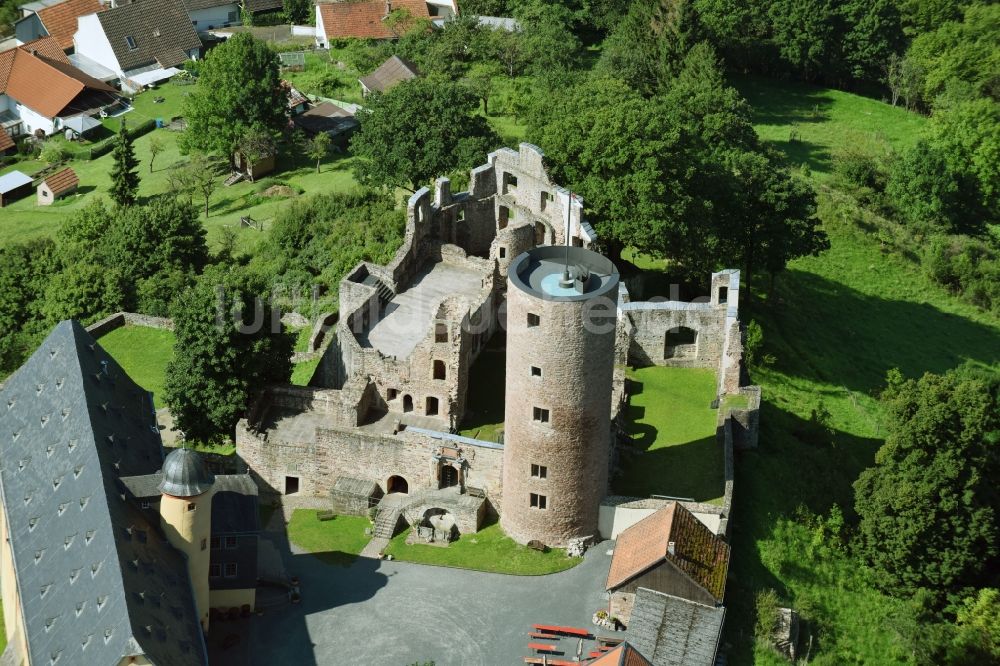 Luftaufnahme Schwarzenfels - Ruine und Mauerreste der ehemaligen Burganlage der Veste in Schwarzenfels im Bundesland Hessen, Deutschland