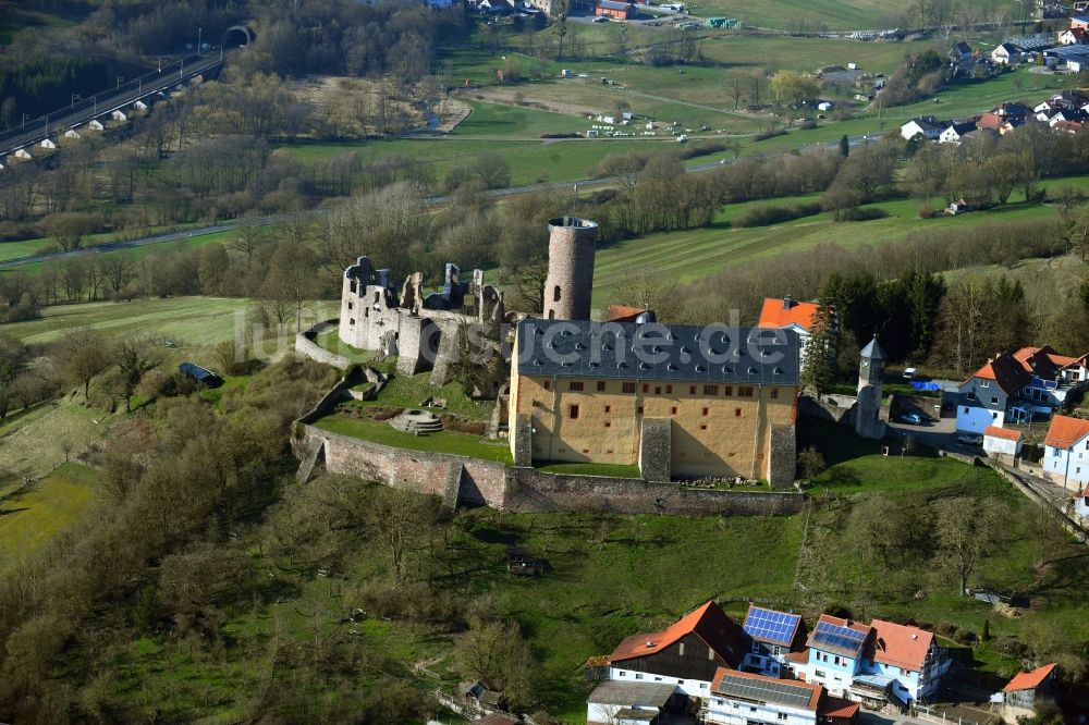 Luftbild Schwarzenfels - Ruine und Mauerreste der ehemaligen Burganlage der Veste in Schwarzenfels im Bundesland Hessen, Deutschland