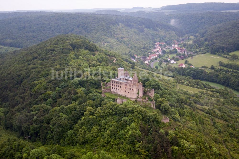 Elfershausen aus der Vogelperspektive: Ruine und Mauerreste der ehemaligen Burganlage der Veste Trimburg im Ortsteil Trimberg in Elfershausen im Bundesland Bayern