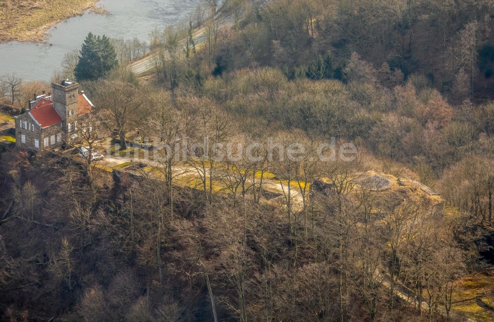 Hattingen aus der Vogelperspektive: Ruine und Mauerreste der ehemaligen Burganlage der Veste VEREIN ZUR ERHALTUNG DER ISENBURG E.V. Am Isenberg in Hattingen im Bundesland Nordrhein-Westfalen, Deutschland