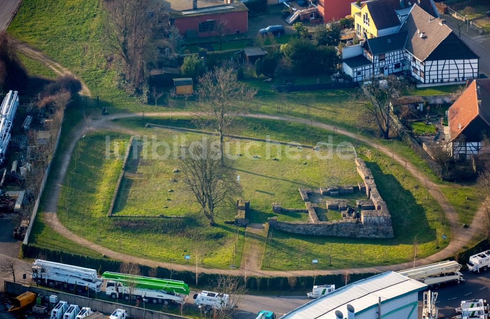 Luftaufnahme Herne - Ruine und Mauerreste der ehemaligen Wasserburg Haus Crange in Herne im Bundesland Nordrhein-Westfalen