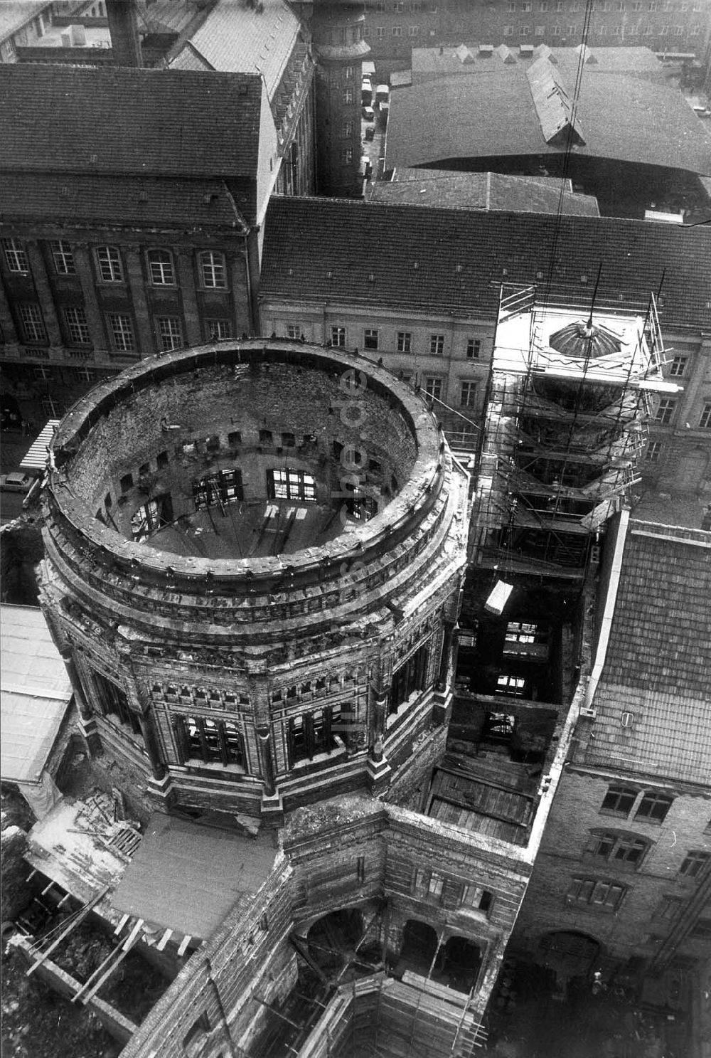 Berlin aus der Vogelperspektive: Ruine der Neuen Synagoge in der Oranienburger Strasse 07.04.1992