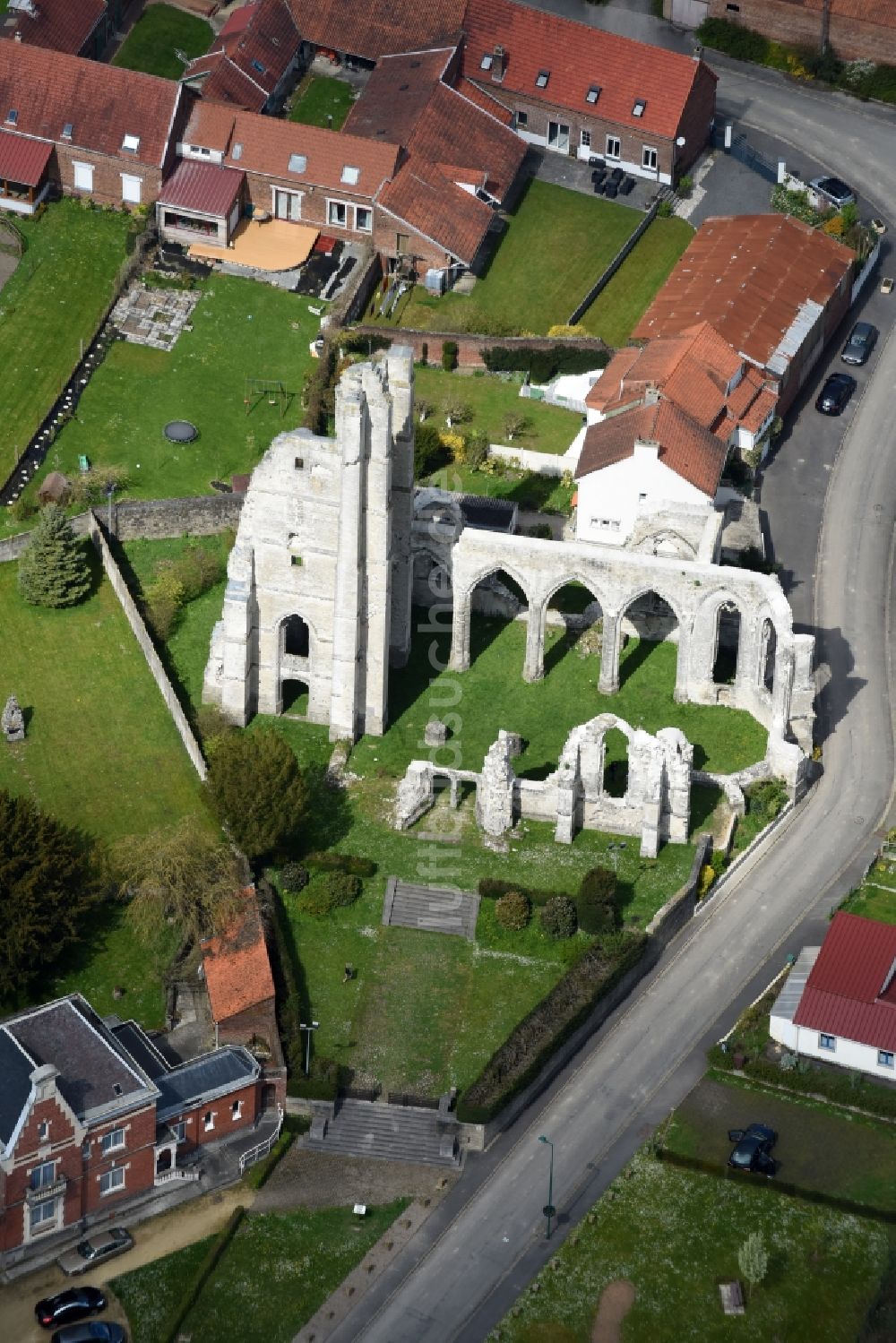 Luftbild Ablain-Saint-Nazaire - Ruine Ruines de l'église des Kirchengebäude der gotischen Kirche in Ablain-Saint-Nazaire in Nord-Pas-de-Calais Picardie, Frankreich