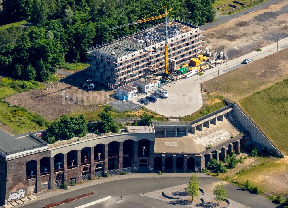 Luftaufnahme Bochum - Ruine der Rundbogenfassade des ehemaligen Eingangs des Krupp-Geländes in Bochum im Bundesland Nordrhein-Westfalen