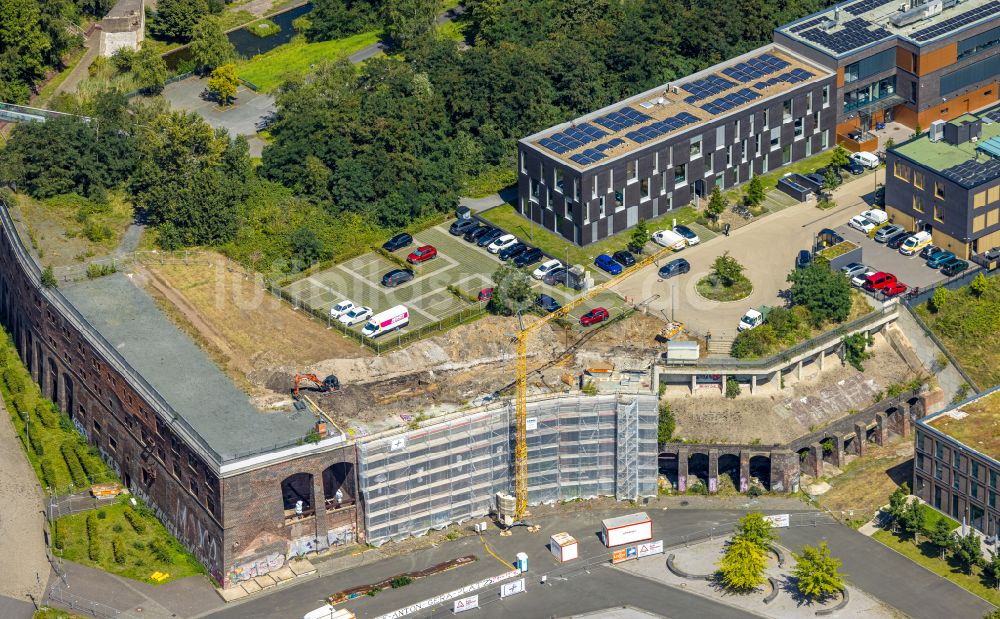 Bochum aus der Vogelperspektive: Ruine der Rundbogenfassade des ehemaligen Eingangs des Krupp-Geländes in Bochum im Bundesland Nordrhein-Westfalen