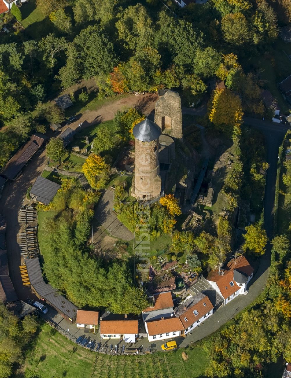 Luftbild Kirkel - Ruine und Turm / Bergfried der Burg zu Kirkel im Saarland