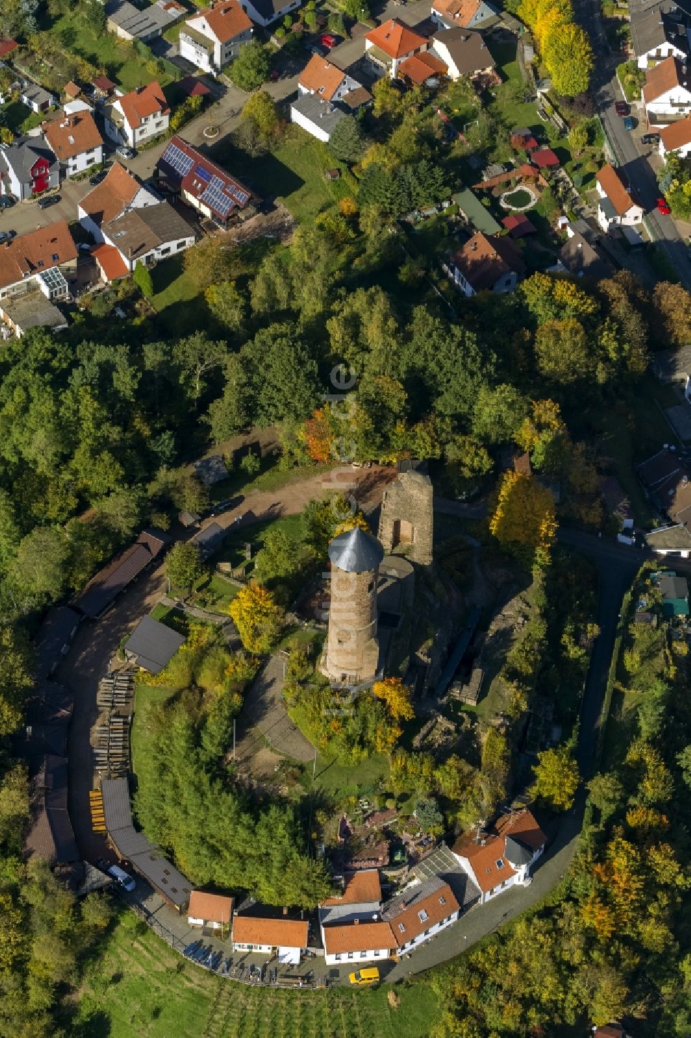 Luftaufnahme Kirkel - Ruine und Turm / Bergfried der Burg zu Kirkel im Saarland