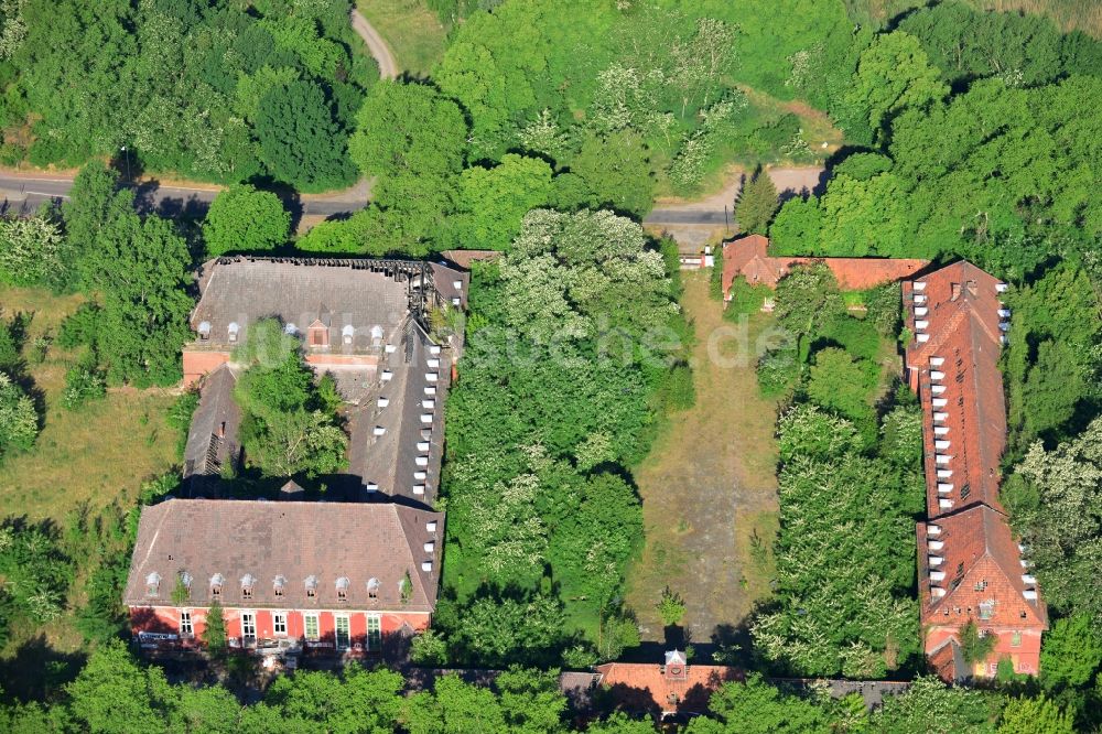 Luftaufnahme Kirchmöser - Ruine der Verwaltungsgebäude des ehemaligen Industriegebietes in Kirchmöser im Bundesland Brandenburg