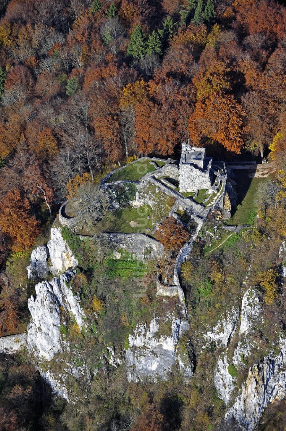 Münsingen aus der Vogelperspektive: Ruinen der Burg Hohengundelfingen