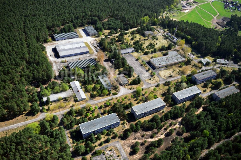 Luftbild Storkow / Mark - Ruinen auf dem Gelände der ehemaligen Kaserne der 2. Nachrichtenbrigade der NVA der DDR - Objekt Spreenhagen in Storkow / Mark im Bundesland Brandenburg