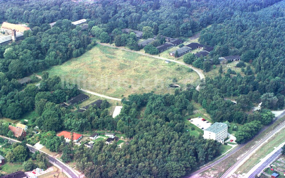 Karlshagen von oben - Ruinen der NVA Kaserne an der Alten Peenemünder Straße in Karlshagen im Bundesland Mecklenburg-Vorpommern, Deutschland