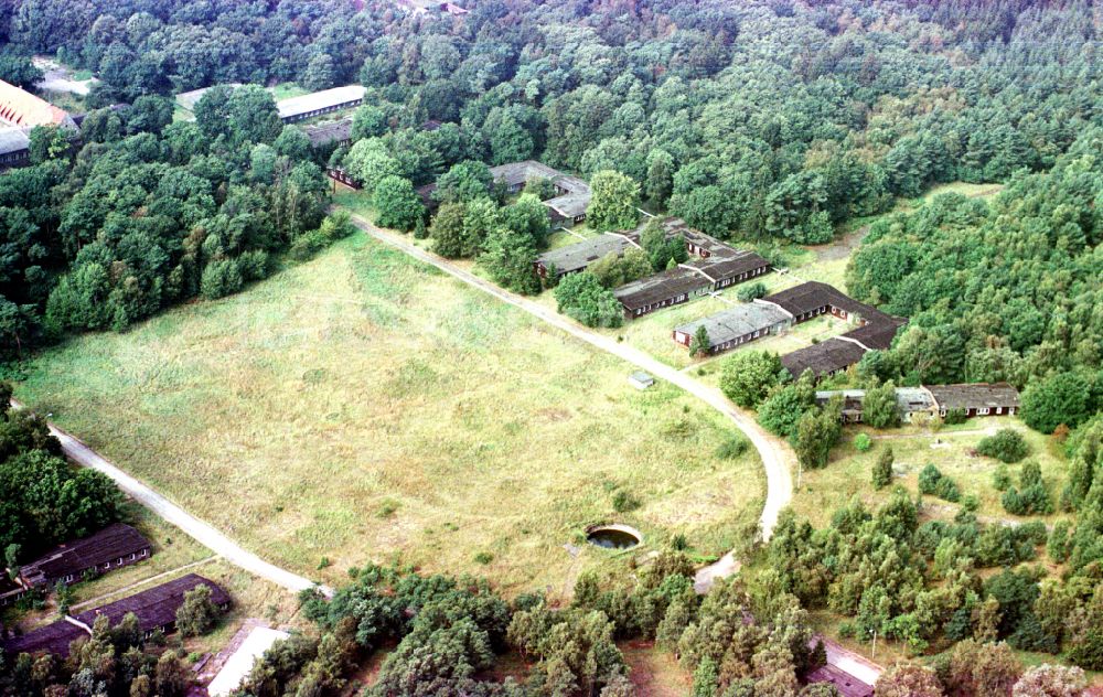 Karlshagen aus der Vogelperspektive: Ruinen der NVA Kaserne an der Alten Peenemünder Straße in Karlshagen im Bundesland Mecklenburg-Vorpommern, Deutschland