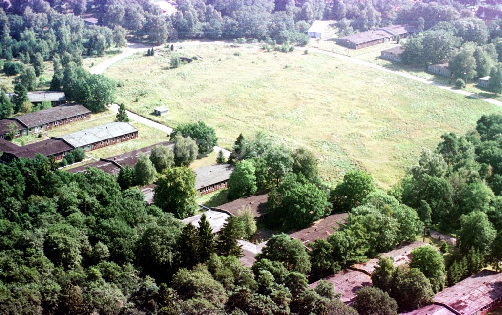 Luftbild Karlshagen - Ruinen der NVA Kaserne an der Alten Peenemünder Straße in Karlshagen im Bundesland Mecklenburg-Vorpommern, Deutschland