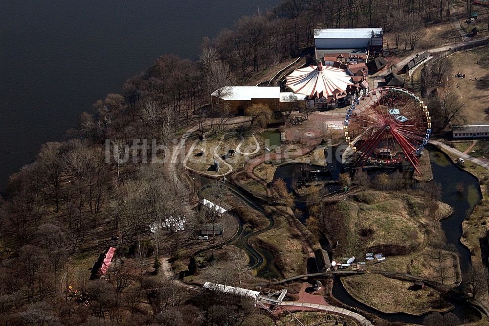 Luftaufnahme Berlin - Ruinen des Vergnügungspark Spreepark im Plänterwald in Berlin