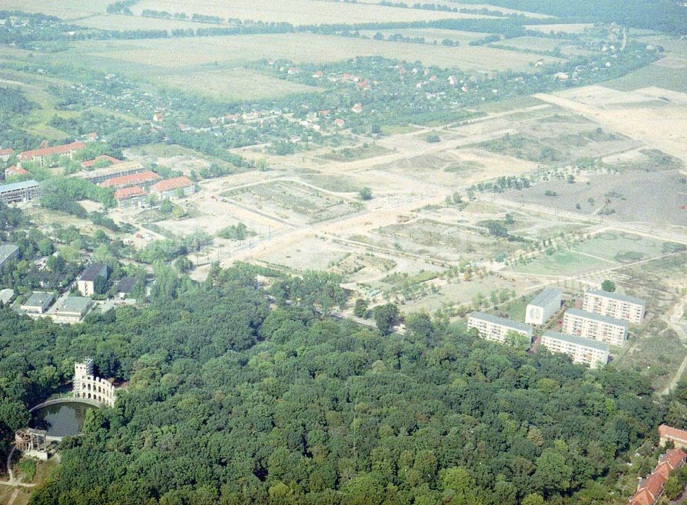 Potsdam aus der Vogelperspektive: Ruinenberg bei Sanssouci mit dem Entwicklungsgebiet Bornstedter Feld in Potsdam.