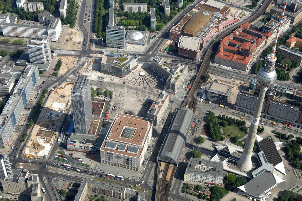 Berlin aus der Vogelperspektive: Rund um den Alexanderplatz in Berlin-Mitte