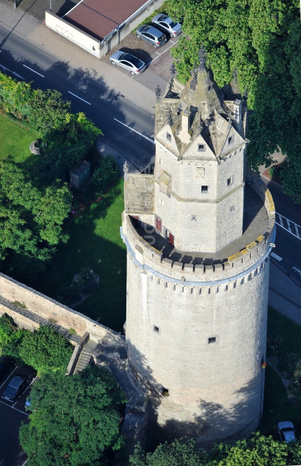 Andernach aus der Vogelperspektive: Runder Turm von Andernach im Bundesland Rheinland-Pfalz