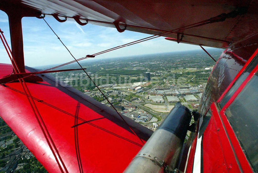 Oberhausen aus der Vogelperspektive: Rundflug mit einem Doppeldecker- Flugzeug vom Typ Antonow AN-2