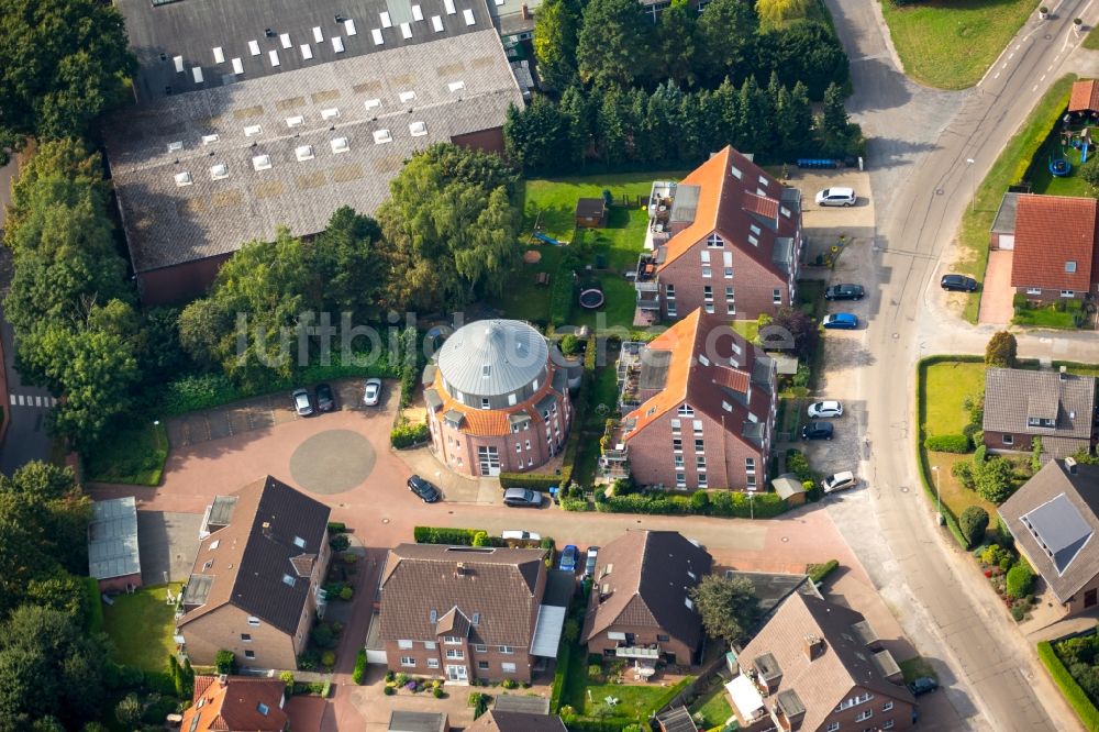 Luftbild Wesel - Rundhaus in einem Wohngebiet einer Mehrfamilienhaussiedlung am Dahlienweg in Wesel im Bundesland Nordrhein-Westfalen