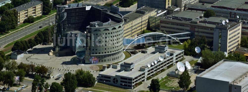 Warschau Mokotow aus der Vogelperspektive: Rundneubau des Fernsehsenders und Rundfunkhauses TVP in Warschau in Polen