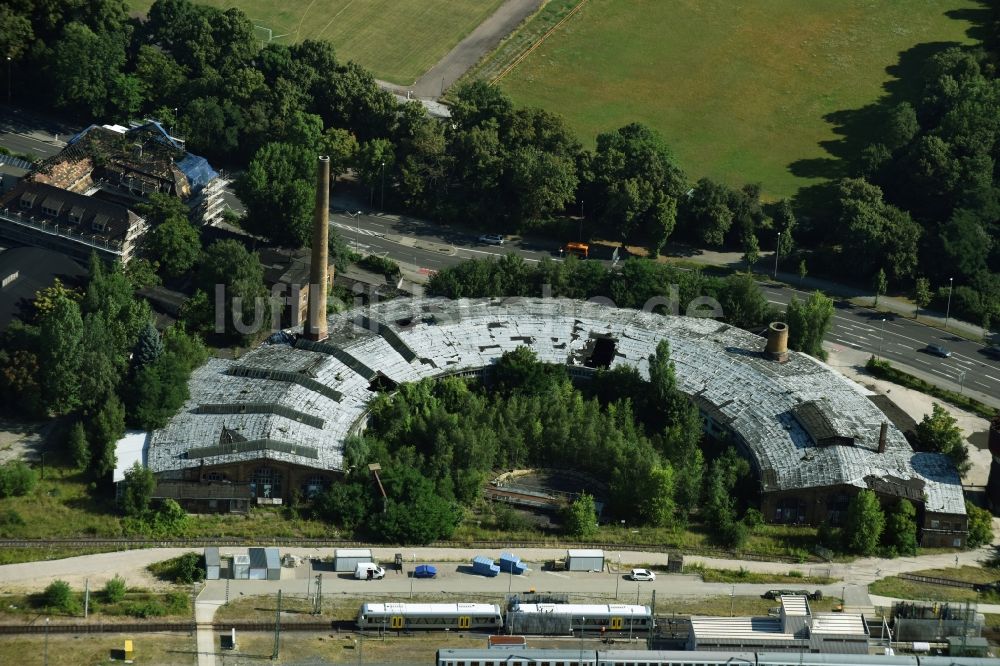 Luftaufnahme Leipzig - Rundschuppen - Ruine der Deutschen Bahn in Leipzig im Bundesland Sachsen