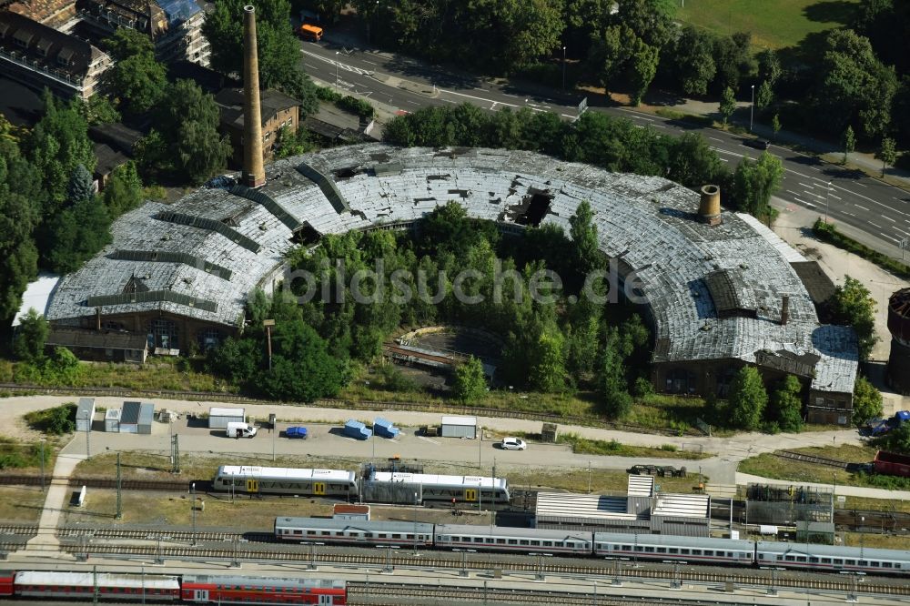 Leipzig aus der Vogelperspektive: Rundschuppen - Ruine der Deutschen Bahn in Leipzig im Bundesland Sachsen