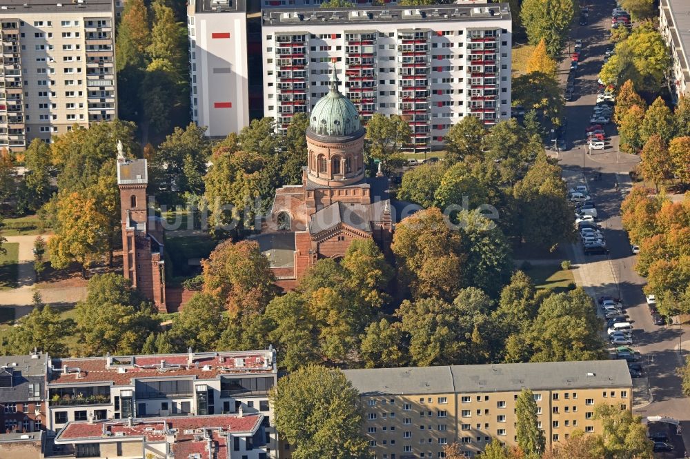 Luftaufnahme Berlin - Runine des Kirchengebäude der Michaelkirche in Berlin