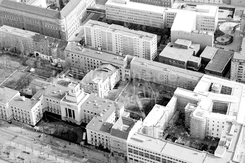 Luftaufnahme Berlin - 02.04.1995 Russische-Botschaft Unter den Linden Berlin-Tiergarten