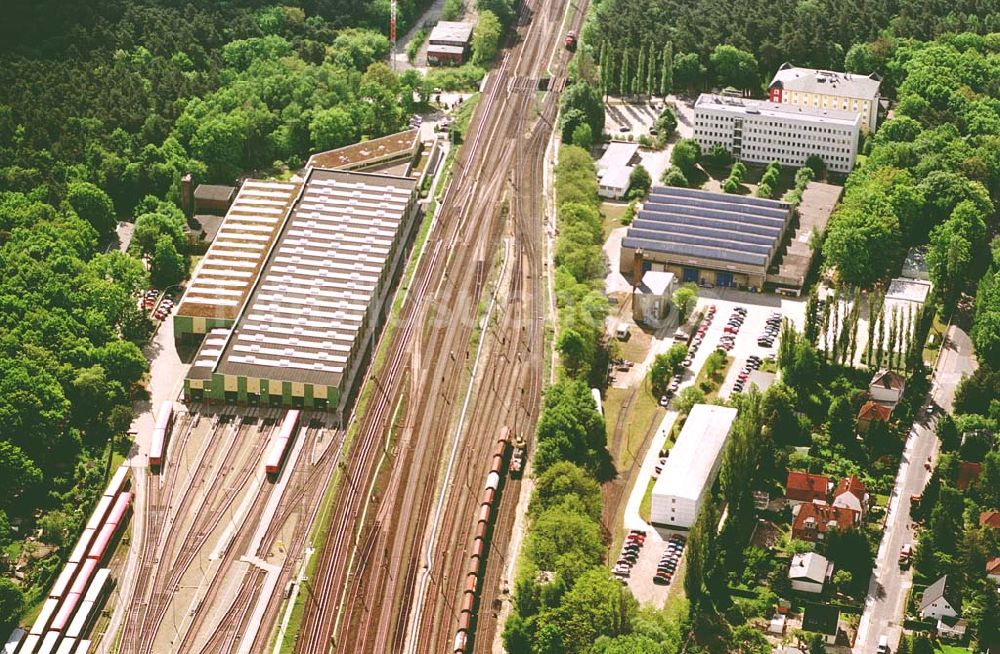 Berlin -Grünau von oben - S-Bahndepot der Berliner S-Bahn GmbH und Gelände der Bombadier AG östlich des S-Bahnhofs Grünau