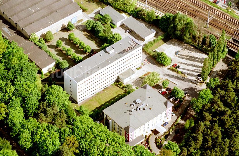 Berlin -Grünau aus der Vogelperspektive: S-Bahndepot der Berliner S-Bahn GmbH und Gelände der Bombadier AG östlich des S-Bahnhofs Grünau