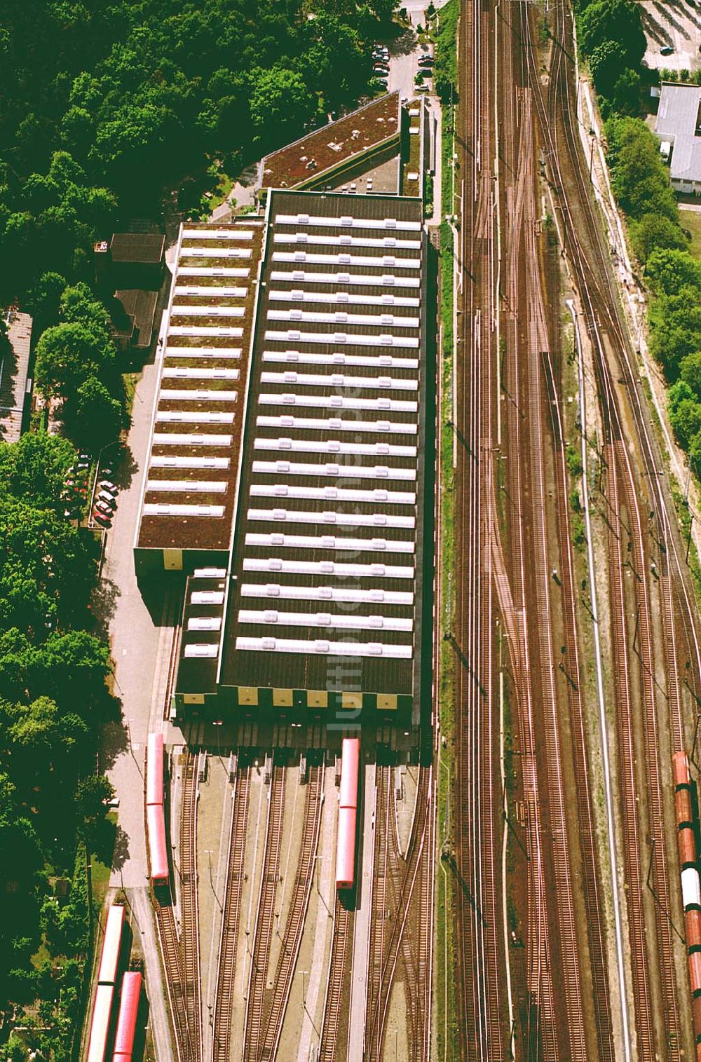 Berlin -Grünau aus der Vogelperspektive: S-Bahndepot der Berliner S-Bahn GmbH und Gelände der Bombadier AG östlich des S-Bahnhofs Grünau