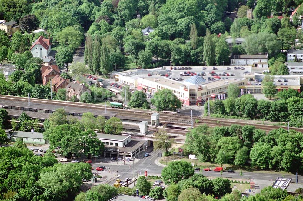 Luftbild Berlin - Grünau - S-Bahnhof und Einkaufszentrum Berlin-Grünau. Ort: Berlin - Grünau Datum: 15.05.03