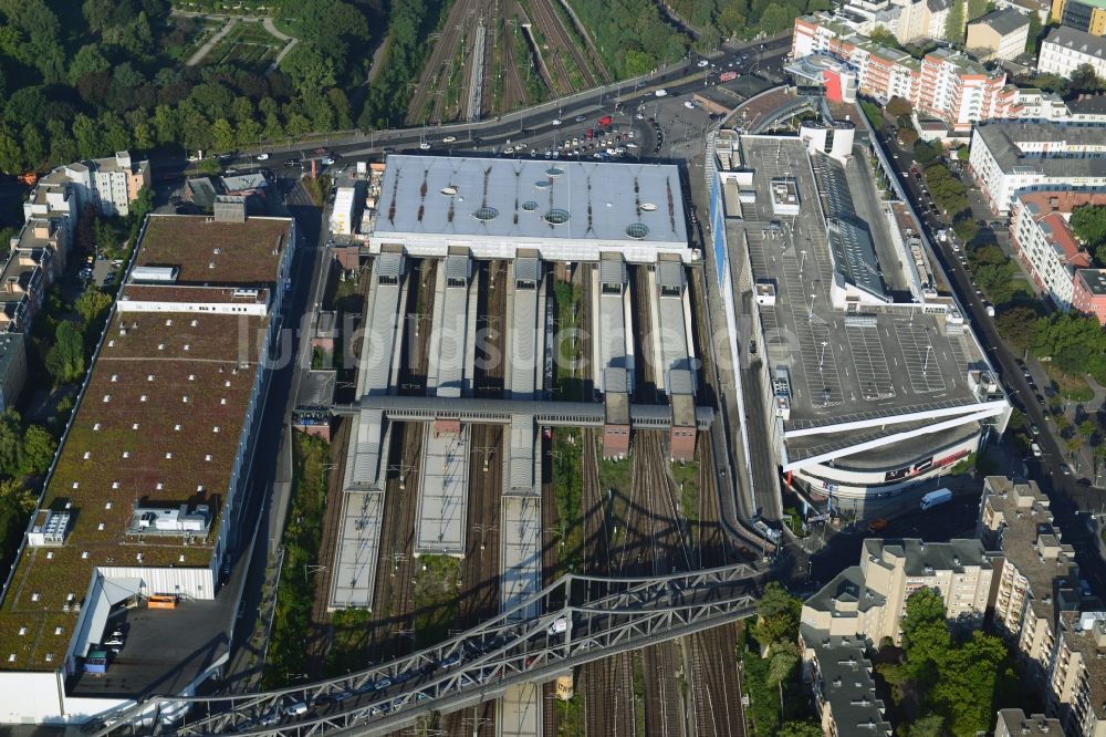 Berlin aus der Vogelperspektive: S-Bahnhof am Hunboldt hain mit dem Gesundbrunnen-Center der ECE in Berlin Wedding