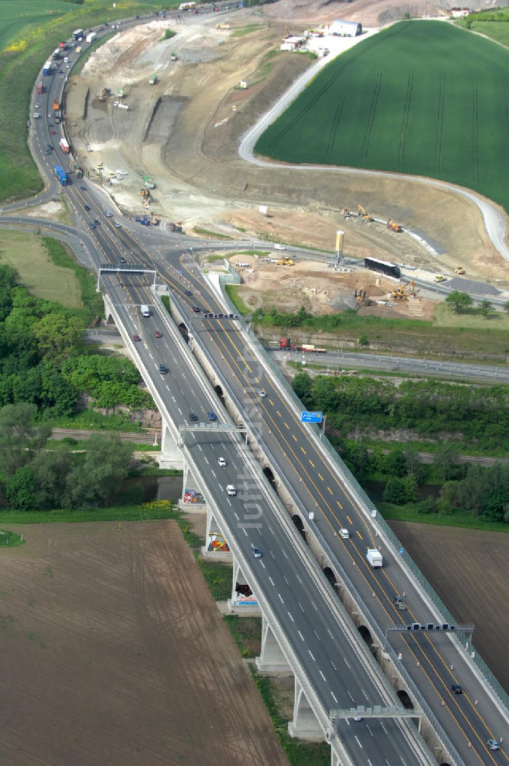 Jena aus der Vogelperspektive: Saalebrücke der Autobahn A4 bei Jena