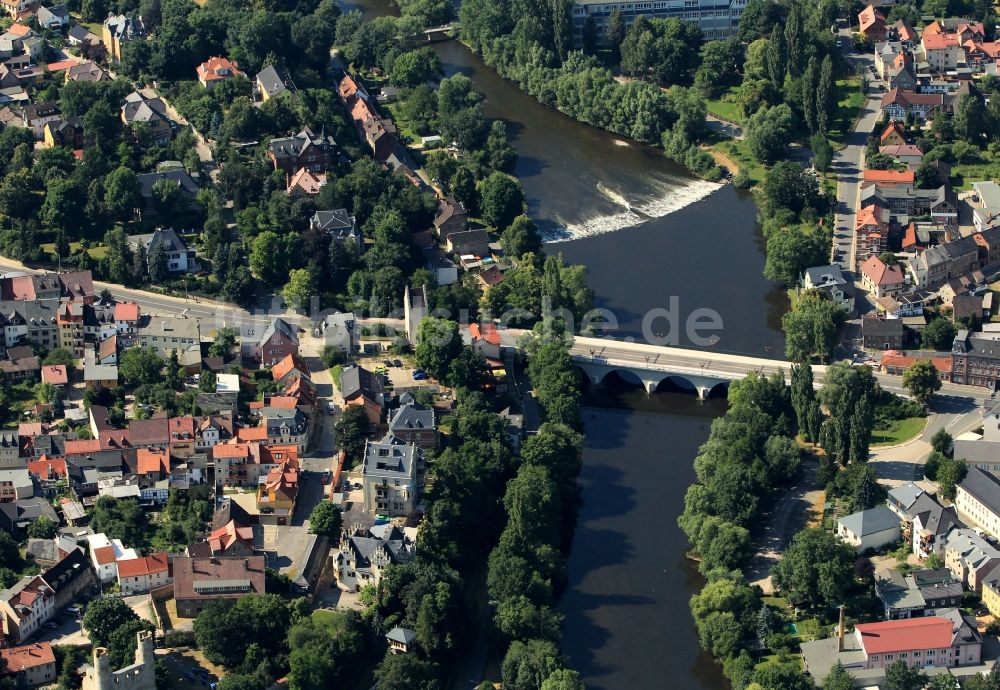 Saalfeld/Saale von oben - Saalebrücke über die Saale in Saalfeld im Bundesland Thüringen