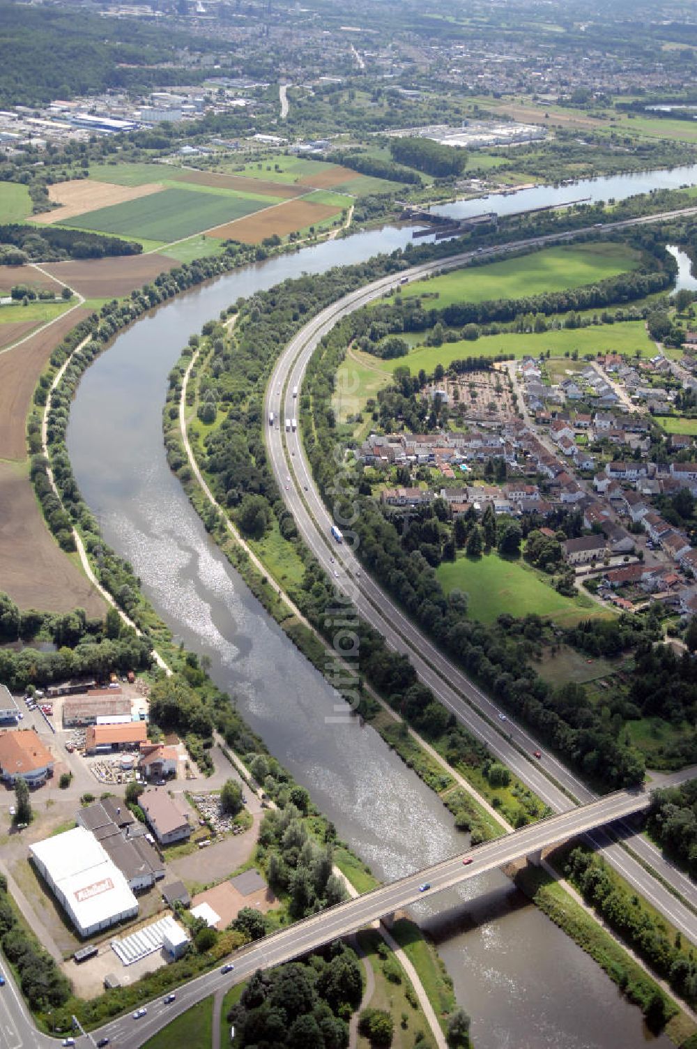 Luftbild Beckingen - Saarverlauf bei Beckingen