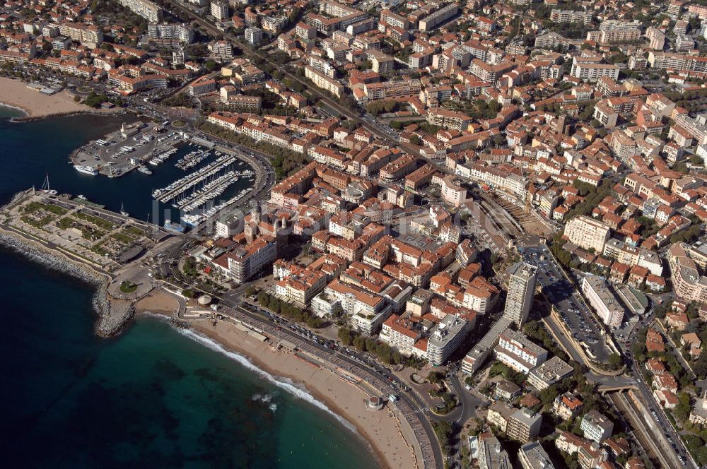 Luftbild Saint-Raphael - Saint-Raphael und Hafen an der Cote d'Azur in Frankreich