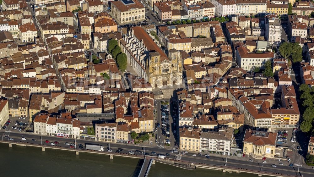 Luftaufnahme Vienne - Sakralbau - Kirchengebäude der Kathedrale St-Maurice im Stadtzentrum in Vienne in Frankreich