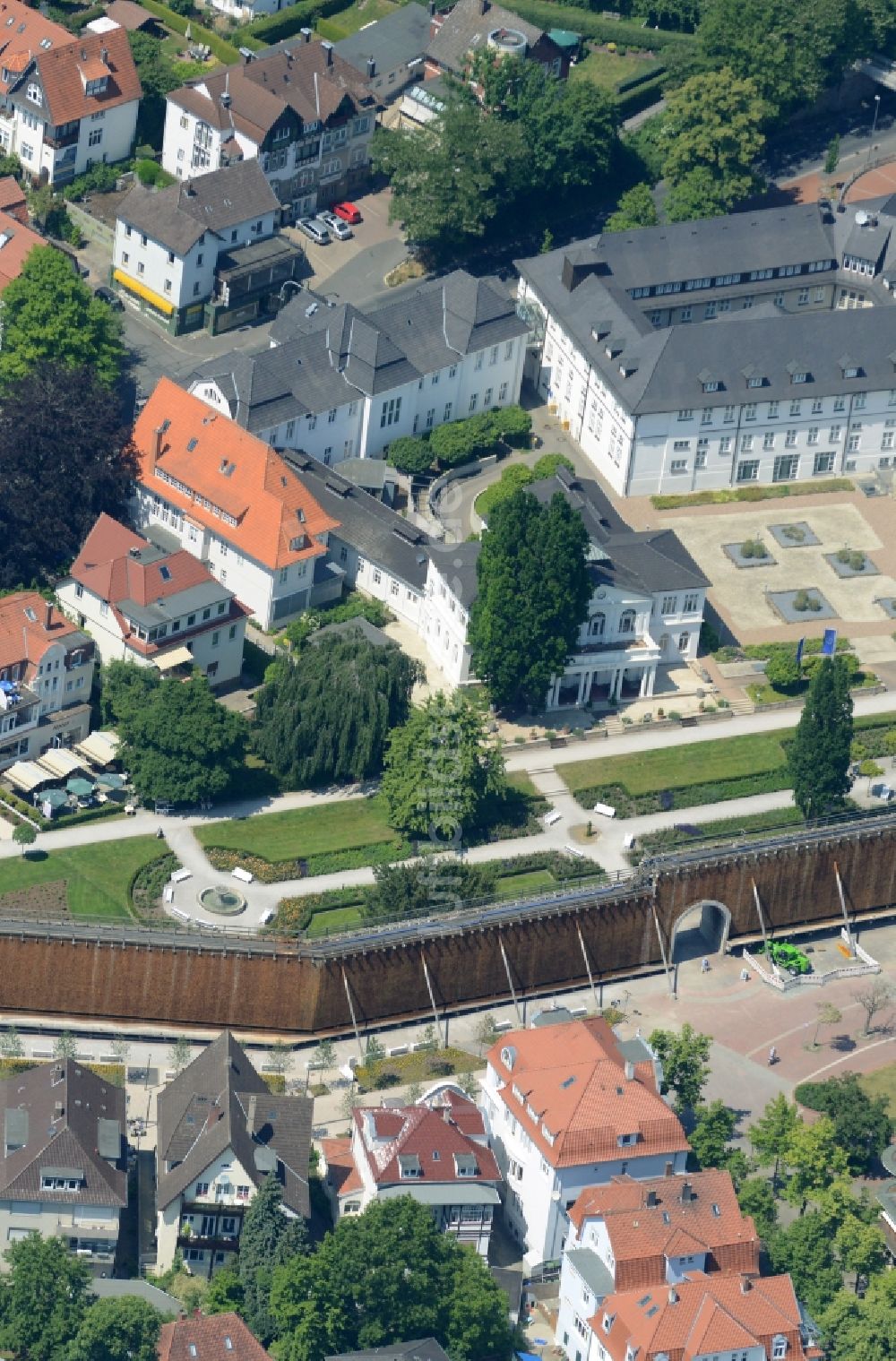 Bad Salzuflen von oben - Salinen - Bauwerk an der Parkstraße in Bad Salzuflen im Bundesland Nordrhein-Westfalen