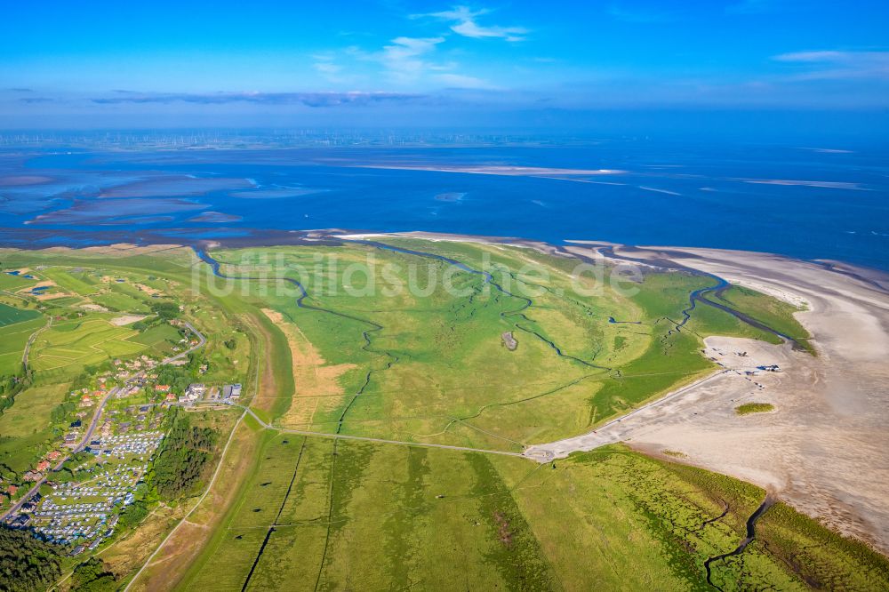 Sankt Peter-Ording von oben - Salzwiesen Landschaft an der Nordsee - Küste im Ortsteil Sankt Peter-Ording in Sankt Peter-Ording im Bundesland Schleswig-Holstein